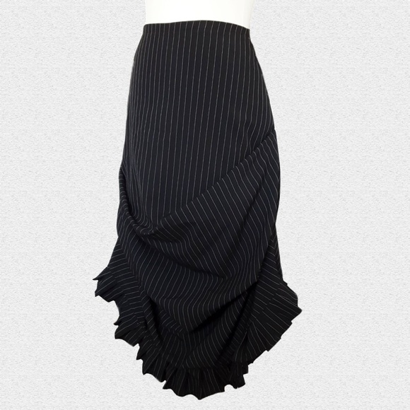 GOTHIC. GALLERY SERPENTINE. Bustles Skirt in Black. Victorian Fashion 18th - Picture 6 of 10